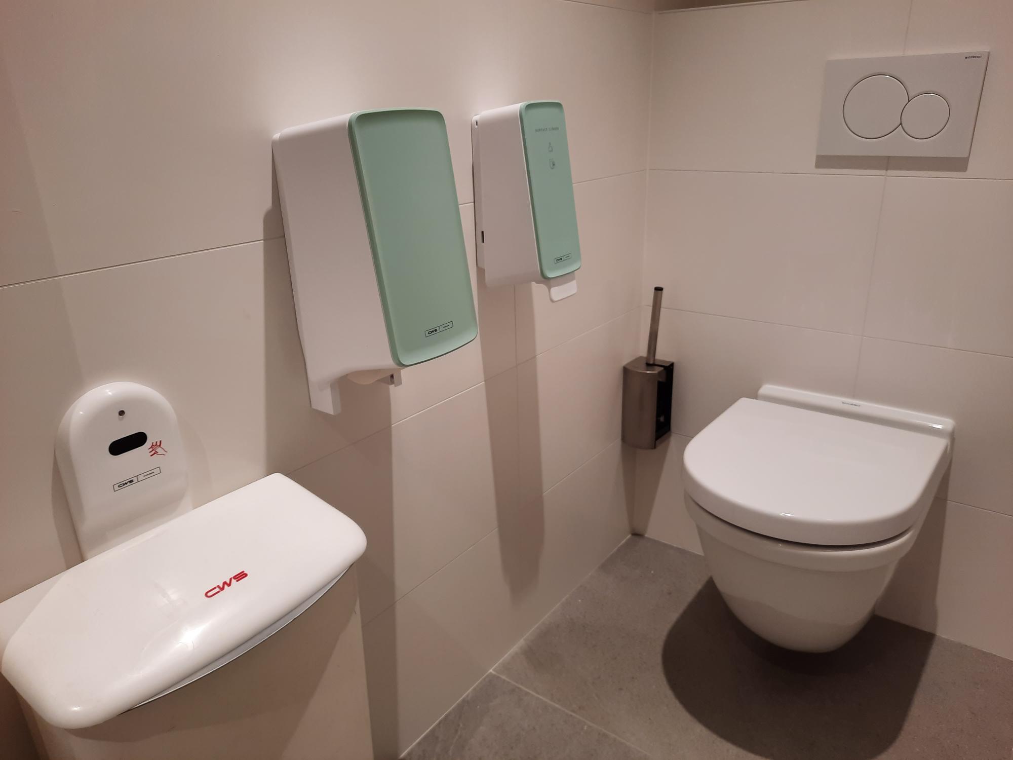 PureLine Zele Toilet 1
