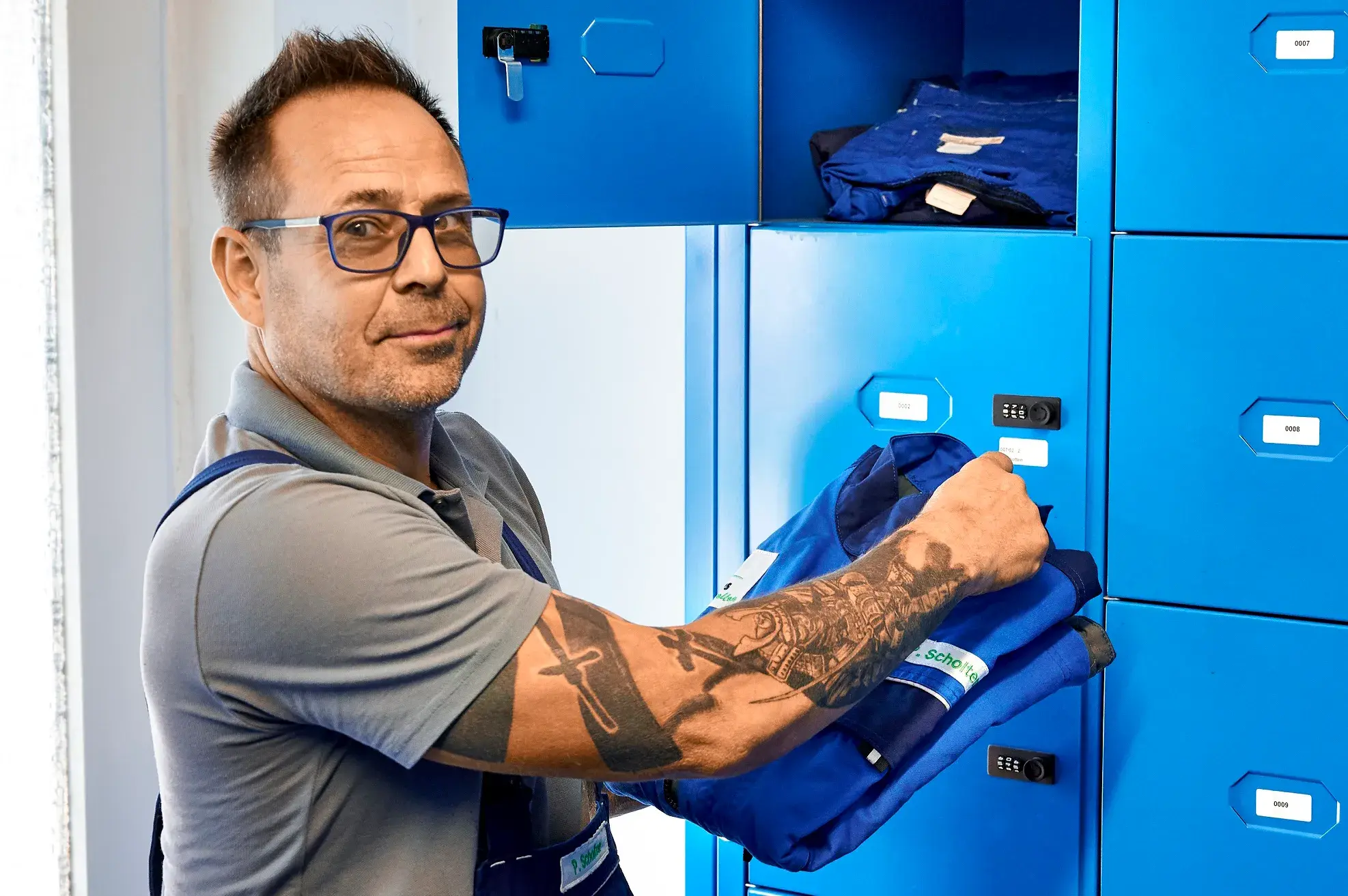ww as a service locker servicepng