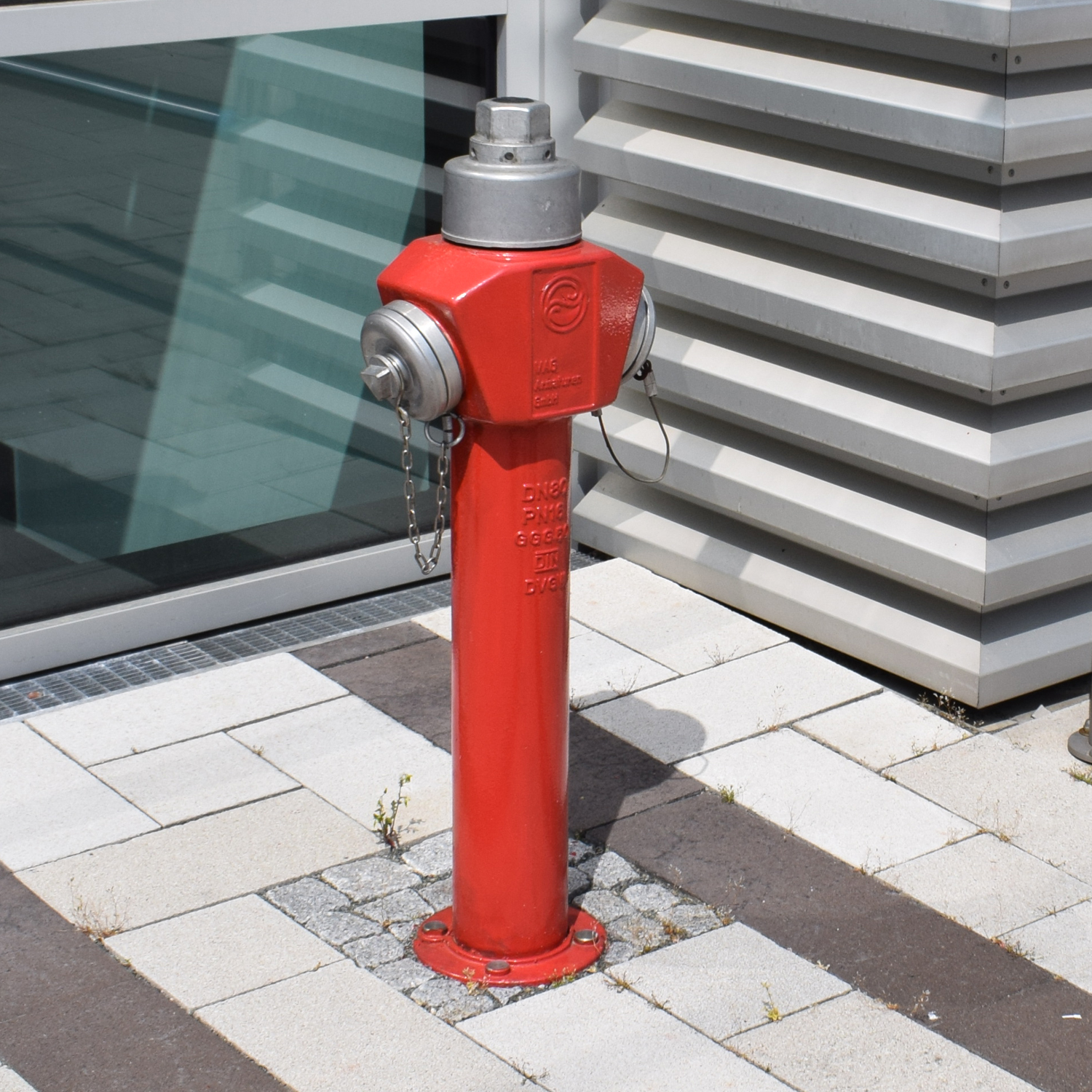 Pillar hydrant